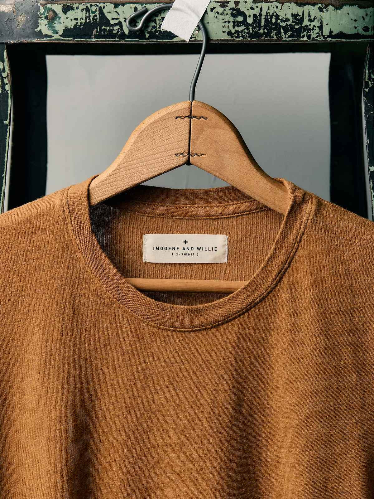 the cotton hemp tee in field brown