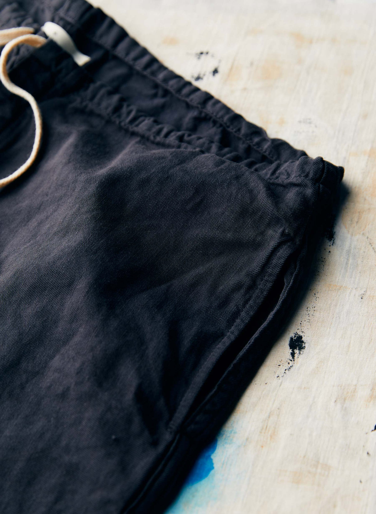 the lounge pant in faded black