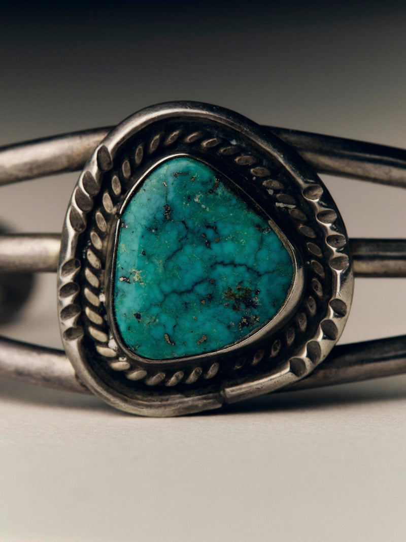 vintage trading post-era navajo cuff - Model