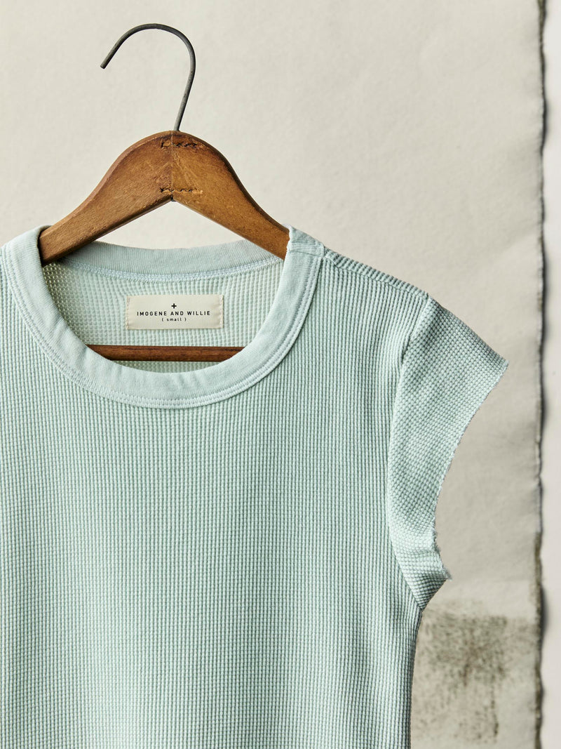 cut sleeve thermal in sky blue - Model