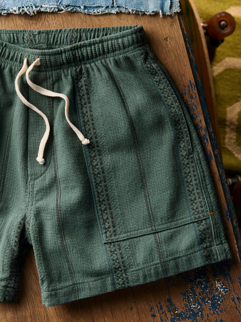 lagos lounge short in spruce - Model