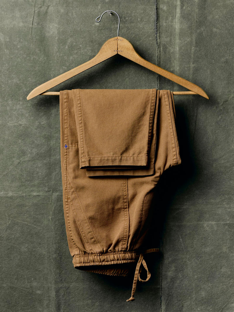 ventura chore pant in field tan - Model