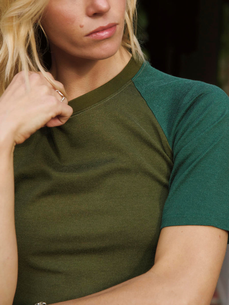 knit raglan crew in olive - Model