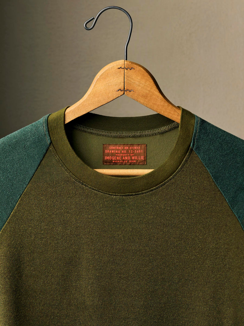 knit raglan crew in olive - Model