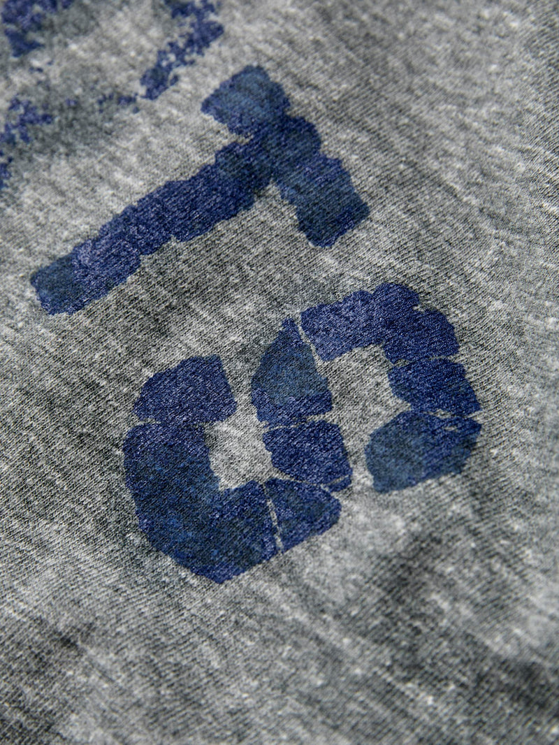 the "sports" tee in heather grey - Model