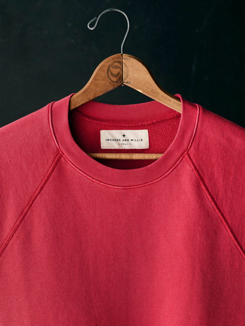 short sleeve raglan sweatshirt in red - Model