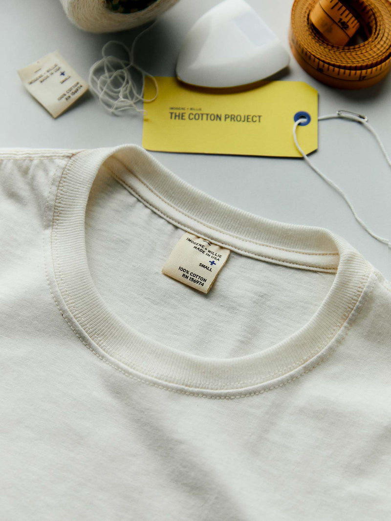 the cotton project tee in vintage white - Model